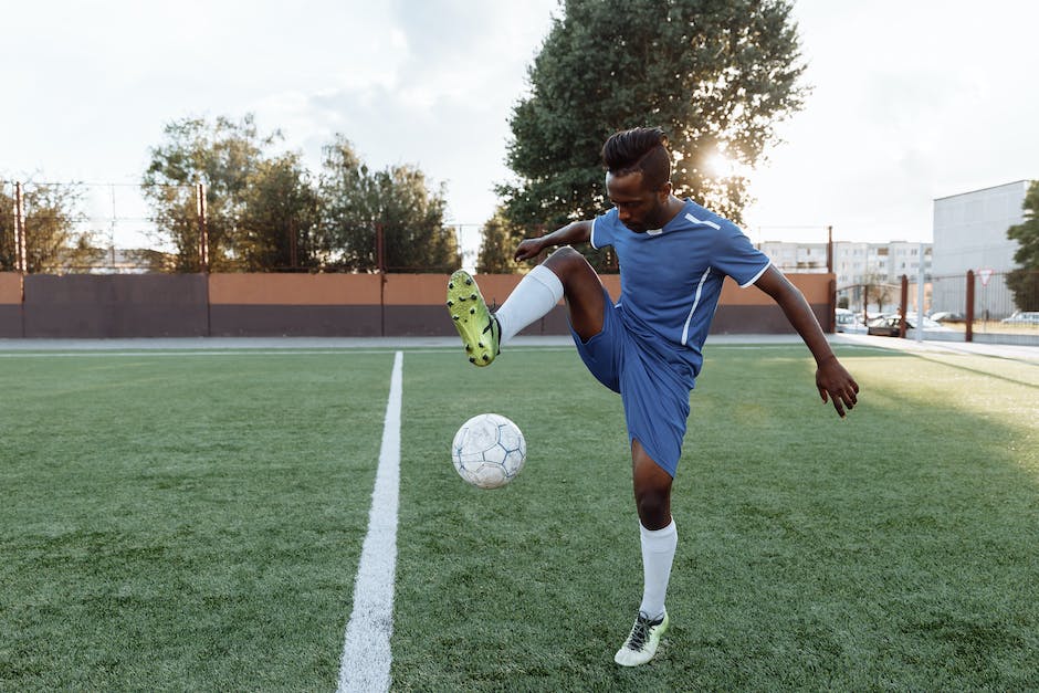  Gehaltsunterschiede im Fußball: Warum verdienen Profifußballer so viel?